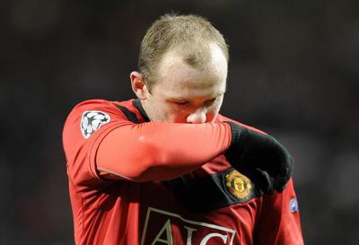 Hned po potupě v derby slavil Rooney narozeniny. I s protihráči ze Citizens